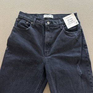 NWT Abercrombie 90’s Straight Ultra High Rise Jeans